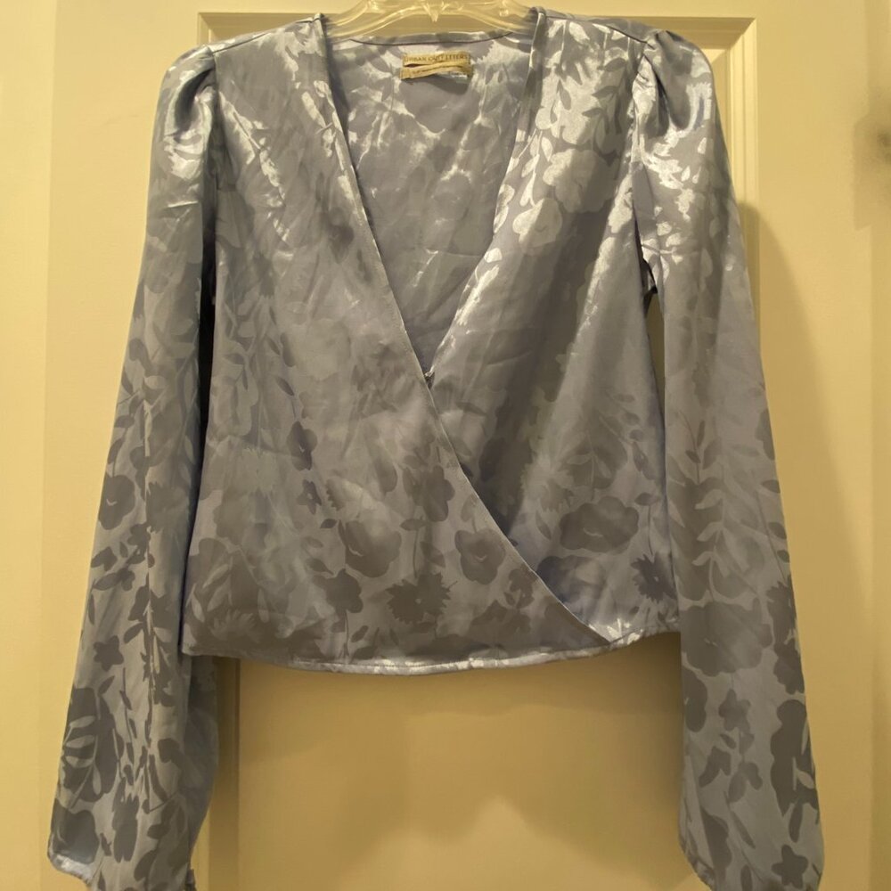 Urban Outfitters Blue Floral V Neck Long Sleeved Crop Top Size Small